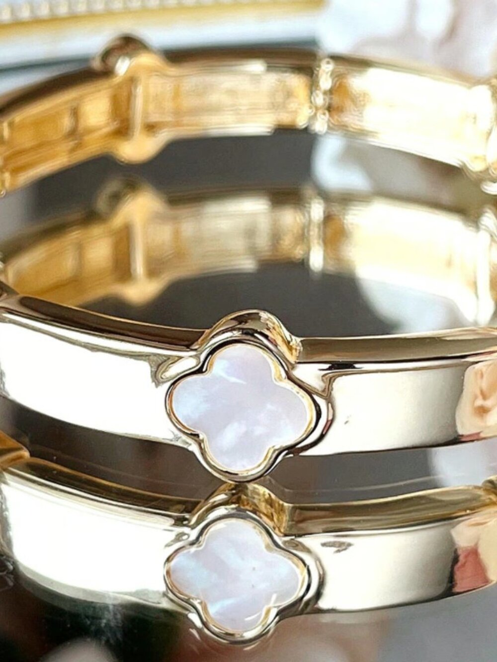 Park Lane Mother of Pearl Quatrefoil Motif Chiffon Bracelet
